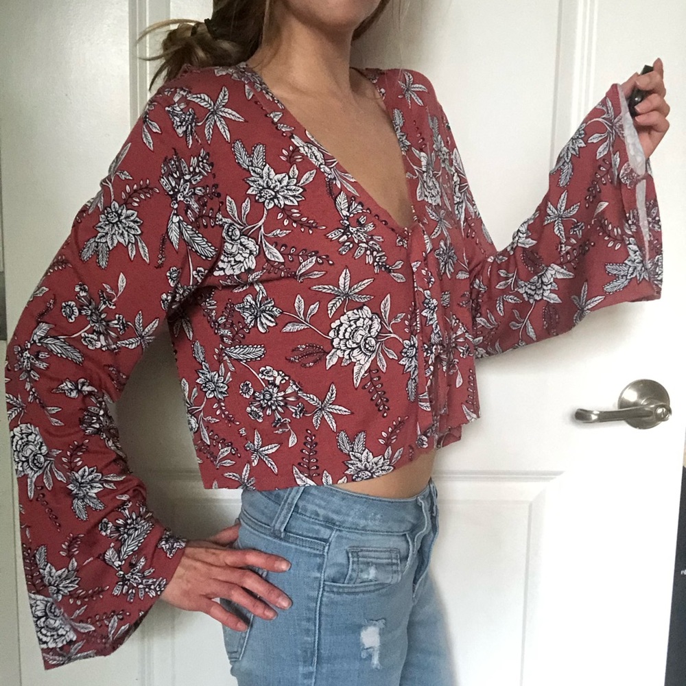 ⭐️ Flowy Crop w/ Flare Bell Sleeves